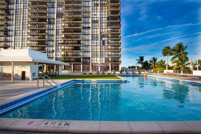 Building Photo - 600 NE 36th St