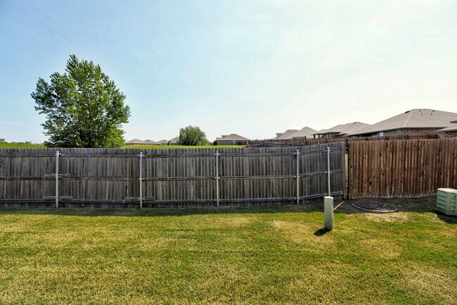Building Photo - 2321 Norwood Dr
