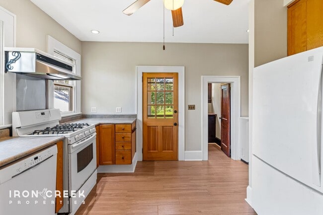 Building Photo - Charming Craftsman Home with Modern Conven...