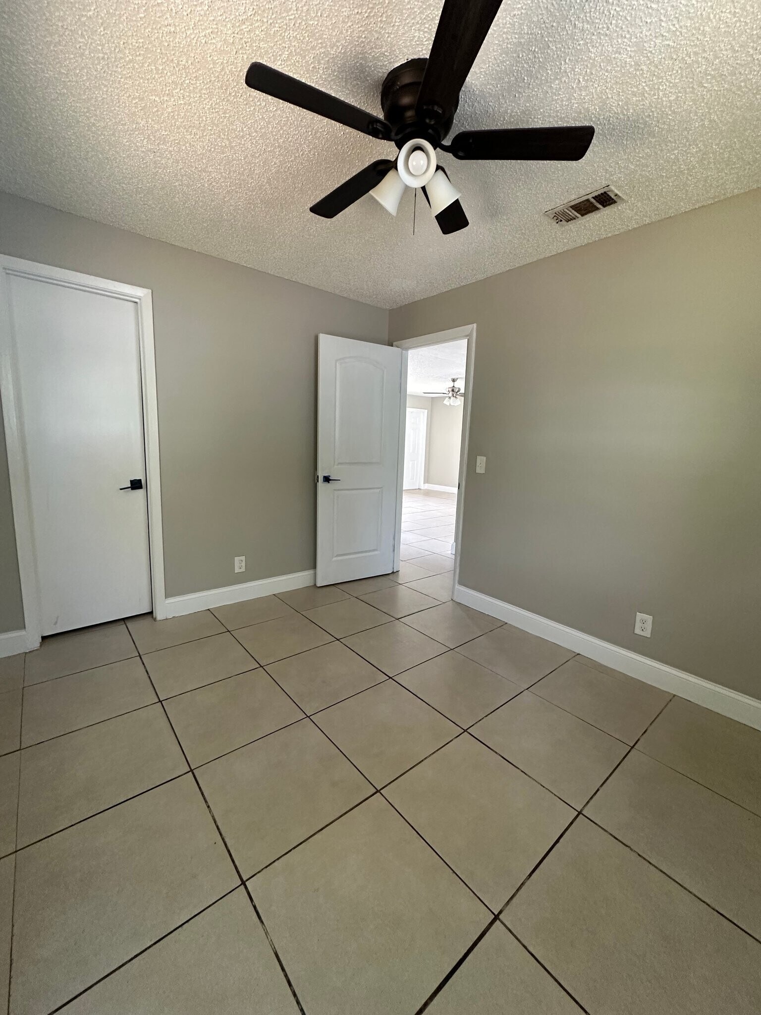 Building Photo - 4562 Gulfstream Rd