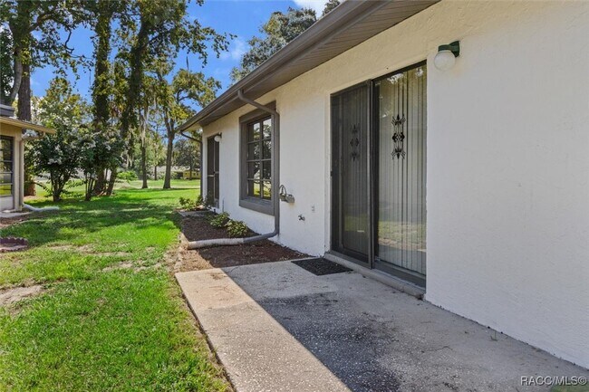 Building Photo - 83 Golfview Dr