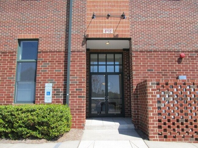 Building Photo - Chapel Hill / 2BR Southern Village Condo A...