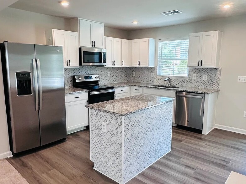 Building Photo - 303 Bait Rd