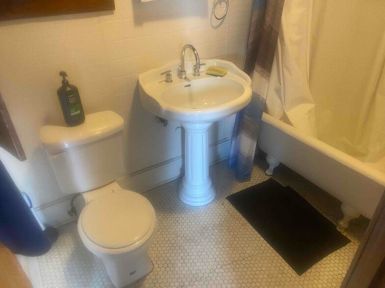 Building Photo - 132 Pike St