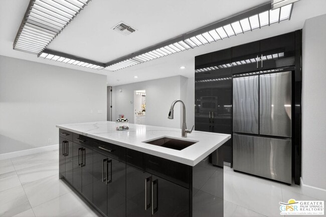 Building Photo - 196 Kavenish Dr