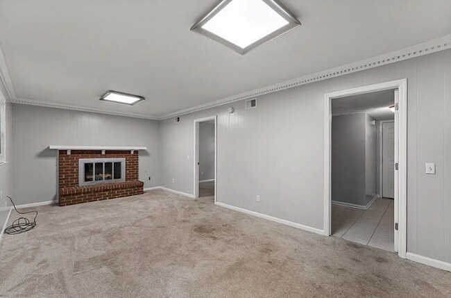 Building Photo - 4-bedroom, 2-bath home in the sought-after Autumn Ridge neighborhood