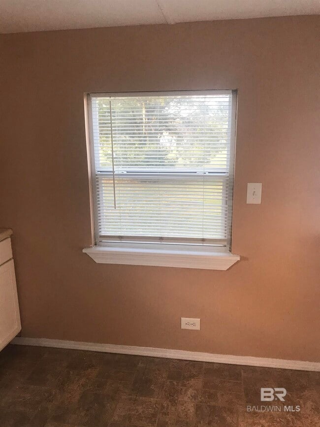 Building Photo - 20370 US-90