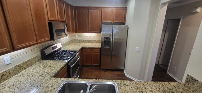 Building Photo - Gorgeous Harveston Townhome - Just across ...