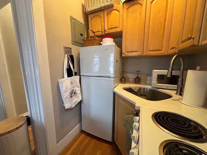 Building Photo - 82 Charles St