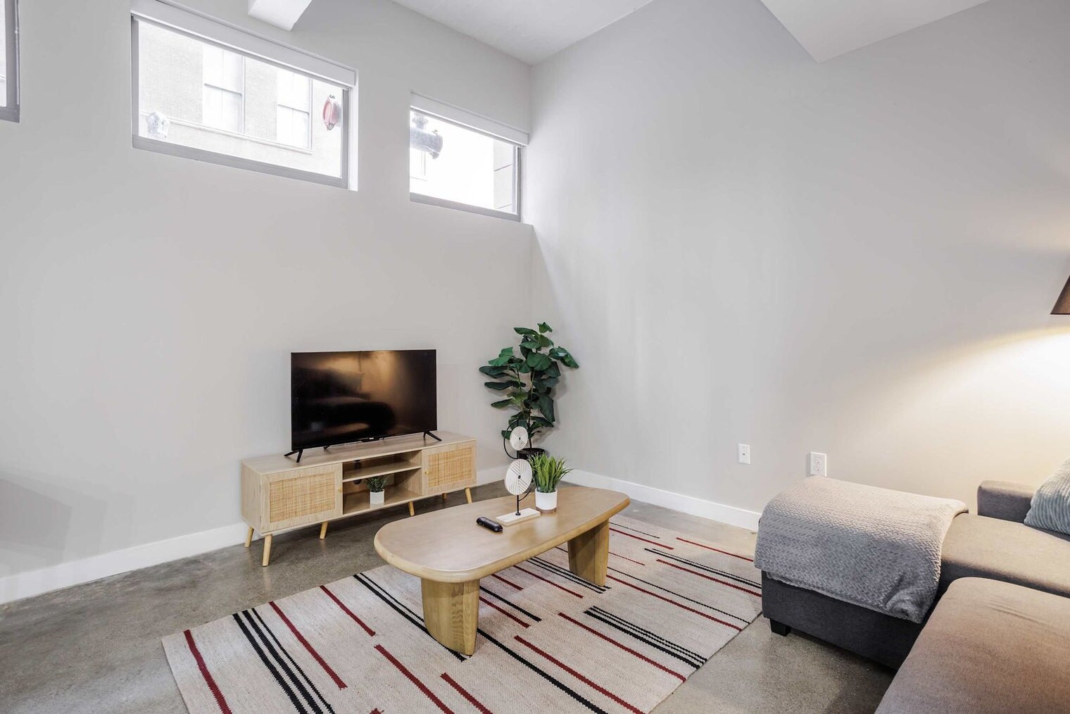 Building Photo - 205 W 4th St