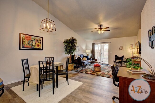 Building Photo - Emily Townhouses STR