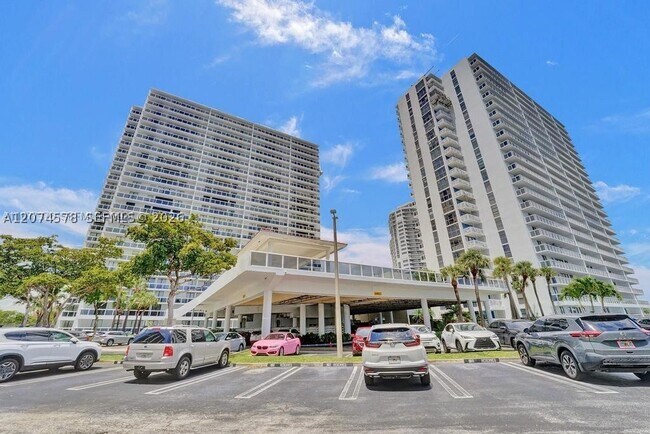 Building Photo - 20505 E Country Club Dr