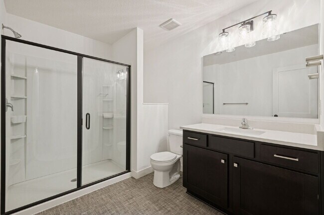 Building Photo - Luxurious 5-Bed/5 Baths, Granite & 3 Car Garage