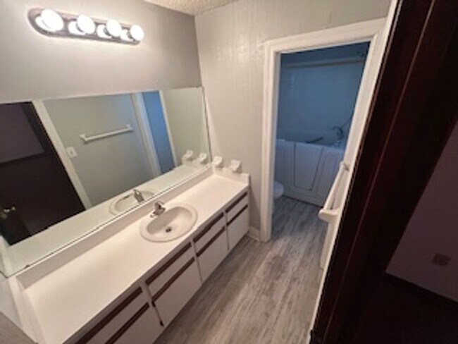 Building Photo - Spacious 3-Bedroom Home with Fenced Yard &...