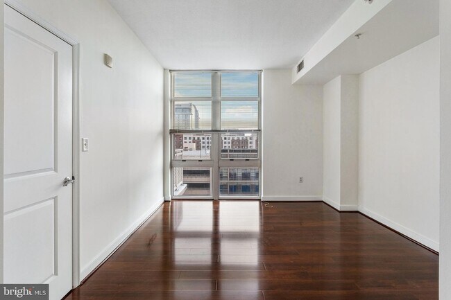 Building Photo - 157 Fleet St