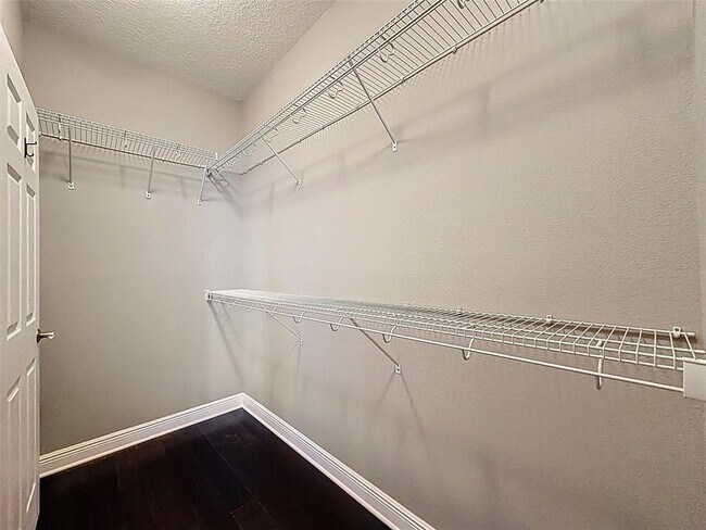 Building Photo - 10701 Laurel Vista Way