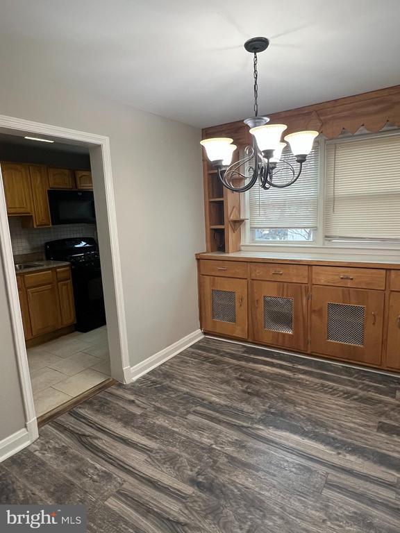 Building Photo - 4776 Shamrock Ave