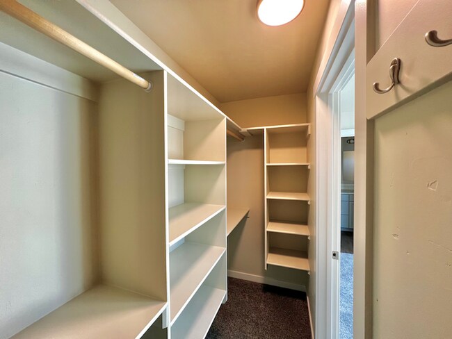 Building Photo - 5899 Castle Dr