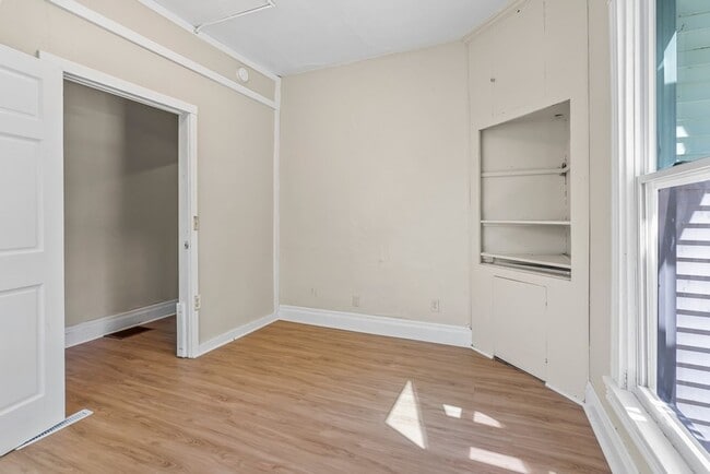 Building Photo - 1804 College St