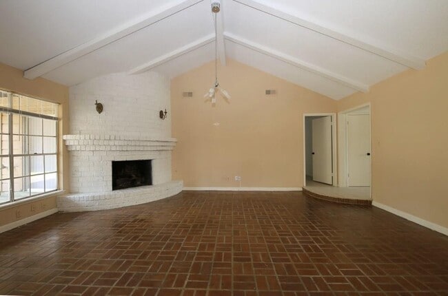 Building Photo - 710 Enchanted Trail Dr