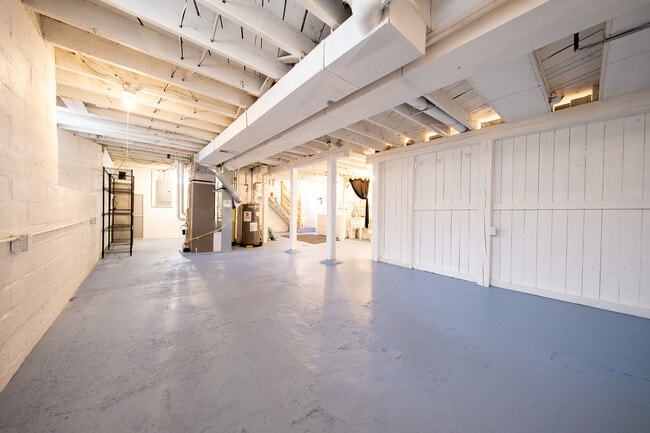 Building Photo - 4135 Quail Ave N