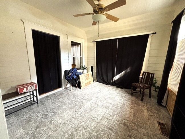 Building Photo - CHARMING FURNISHED BROADMOOR HOME