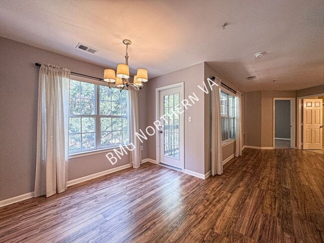 Building Photo - 635 Constellation Square SE