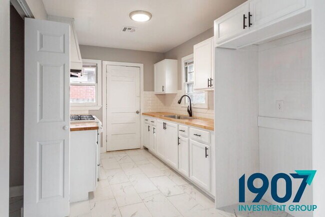Building Photo - Completely Updated 3-Bed, 2-Bath Home in O...