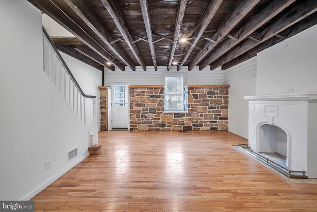 Building Photo - 125 Ford St