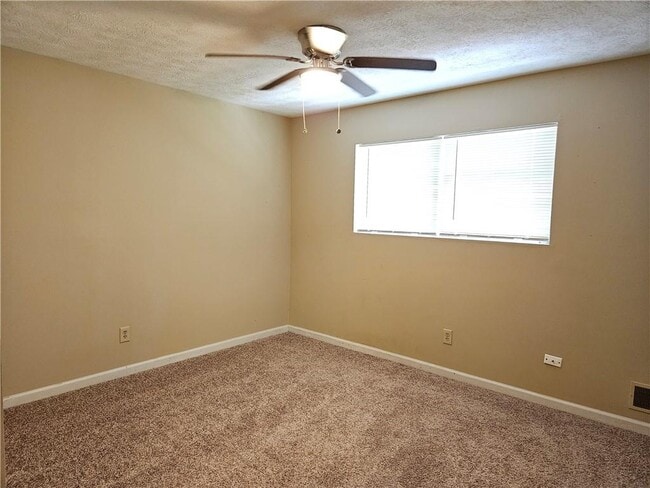 Building Photo - 2002 Smith Dr