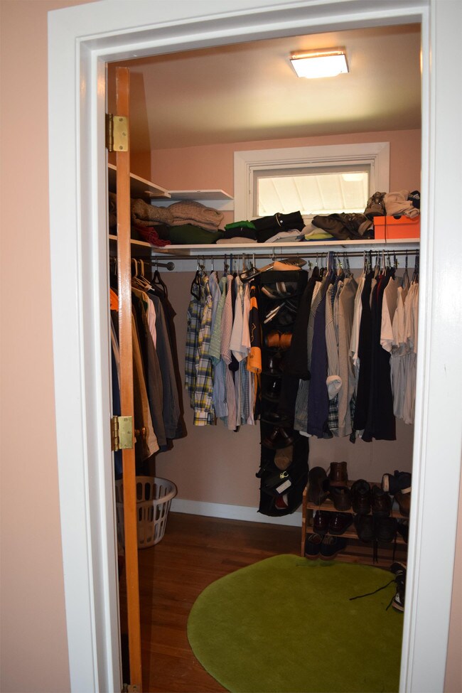 Building Photo - 301 Homan Ave