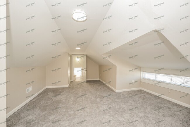 Building Photo - 1569 Longwood Rd