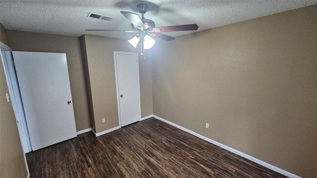 Building Photo - 4250 Southchase Ln