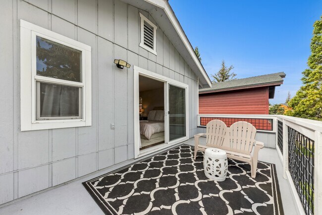 Building Photo - 464 Christie Dr