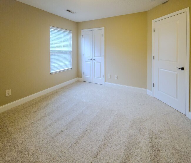 Building Photo - Knoxville 37931 - 4 bedroom 2.5 bath - call Ryan Fogarty 865-333-4840