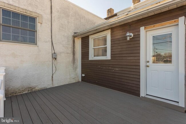 Building Photo - 809 N Providence Rd