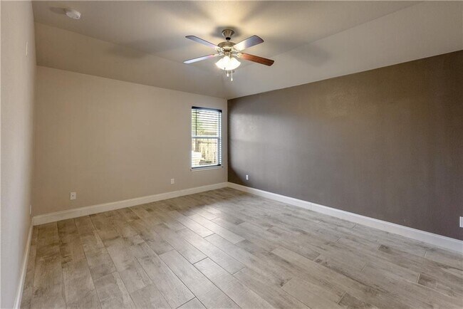 Building Photo - 107 Creston St