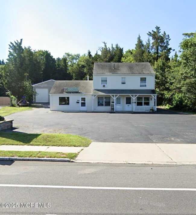 Primary Photo - 328 E Main St