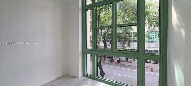 Building Photo - 111 E Flagler St