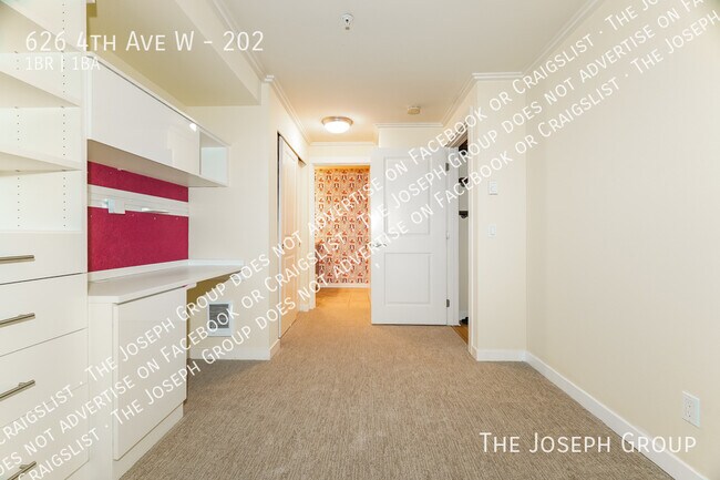 Building Photo - 626 4th Ave W