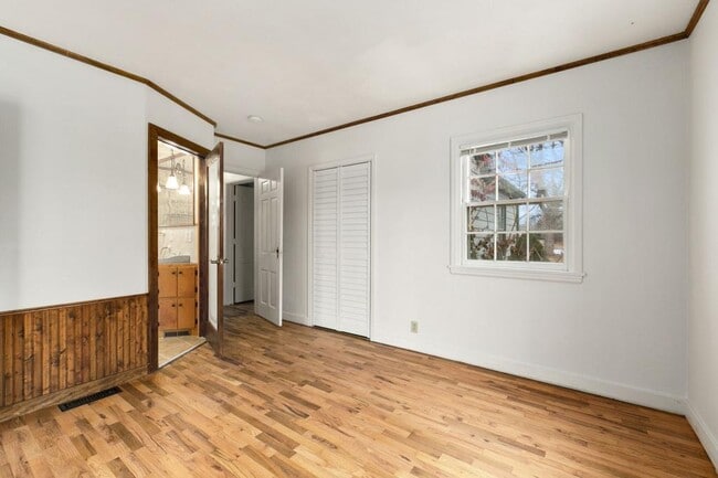 Building Photo - 2856 E 1st St