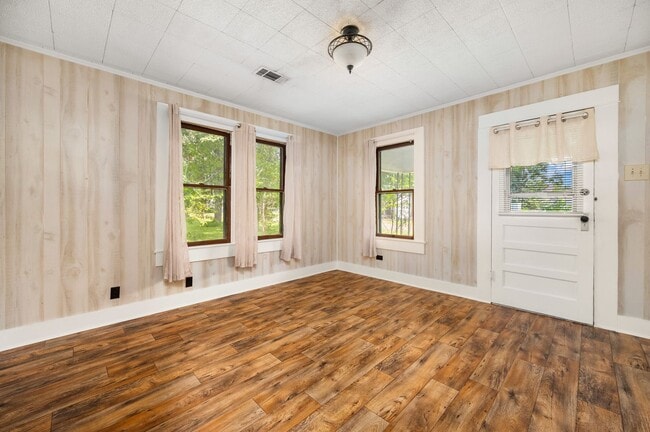 Building Photo - Charming 2 Bedroom 1 Bath In Boyce!