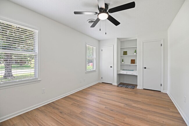 Building Photo - 2117 Semmes Dr