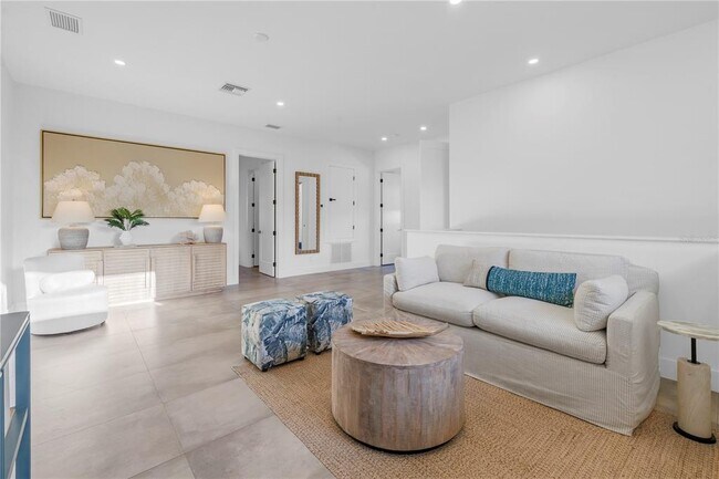 Building Photo - 2065 Goldenrod St