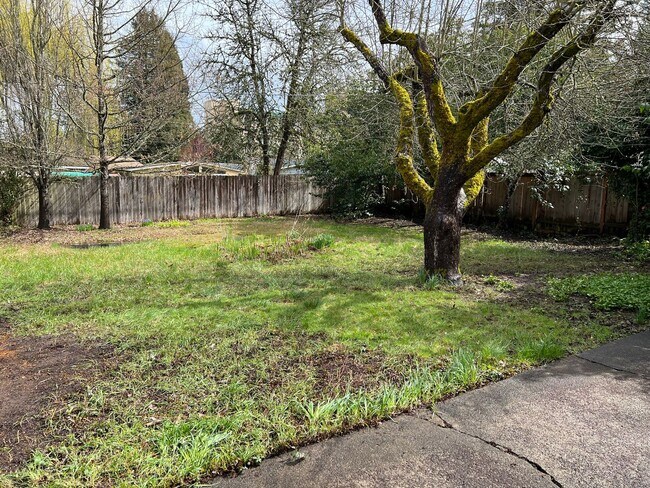 Building Photo - 3 Bedroom House in Southwest Eugene