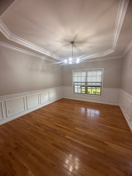 Dining - 3317 Beaumont Centre Cir