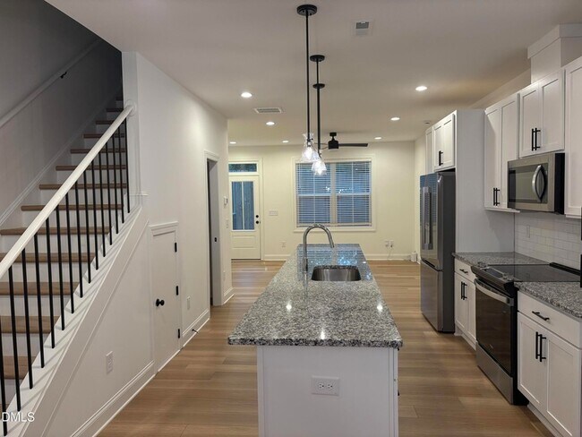 Building Photo - 4801 Gossamer Ln