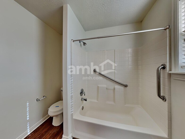 Building Photo - 468 E 1480 N