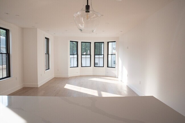 Building Photo - 57 Saratoga St