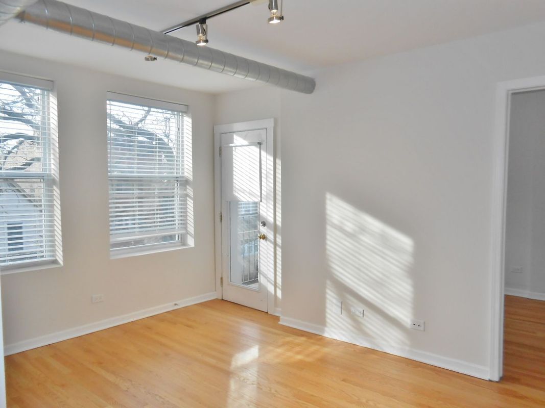 Building Photo - 2520 W Leland Ave